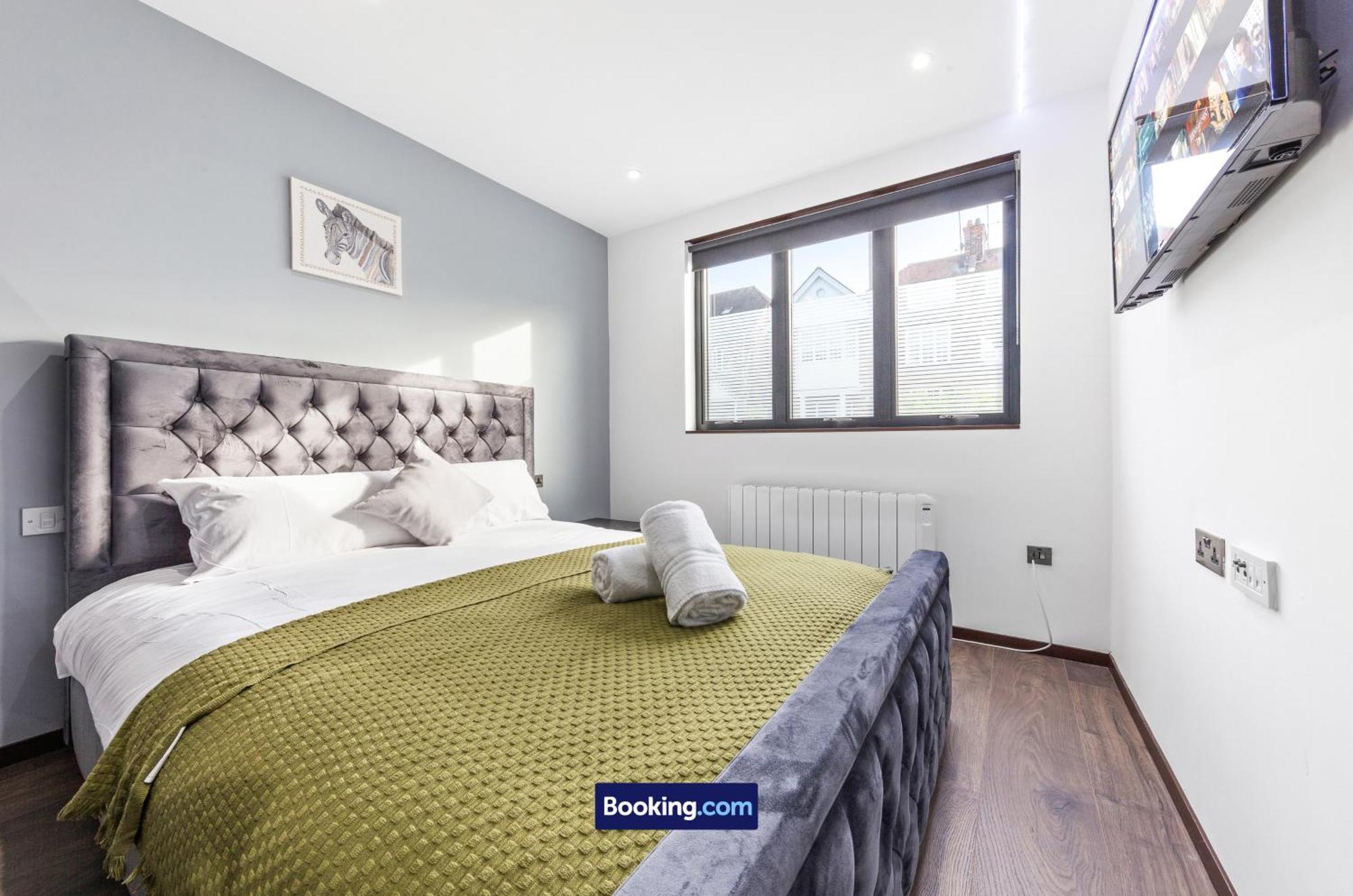 Stylish By Smart Short Lets & Serviced Woodstock With Free Wifi Appartement Londres